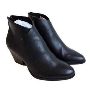 Wedge Ankle Booties Born BoC Epsom Size 8 Boots Black Heel Rear Zip CrissCross
